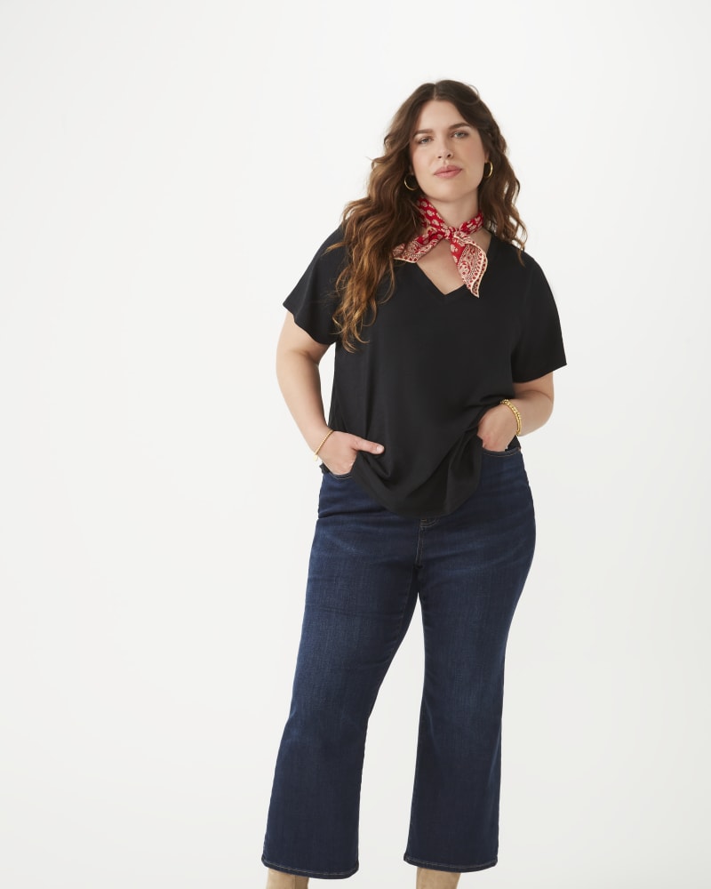 Plus size model wearing Whisper Cotton V-Neck Tee by Madewell | Dia&Co | dia_product_style_image_id:173754